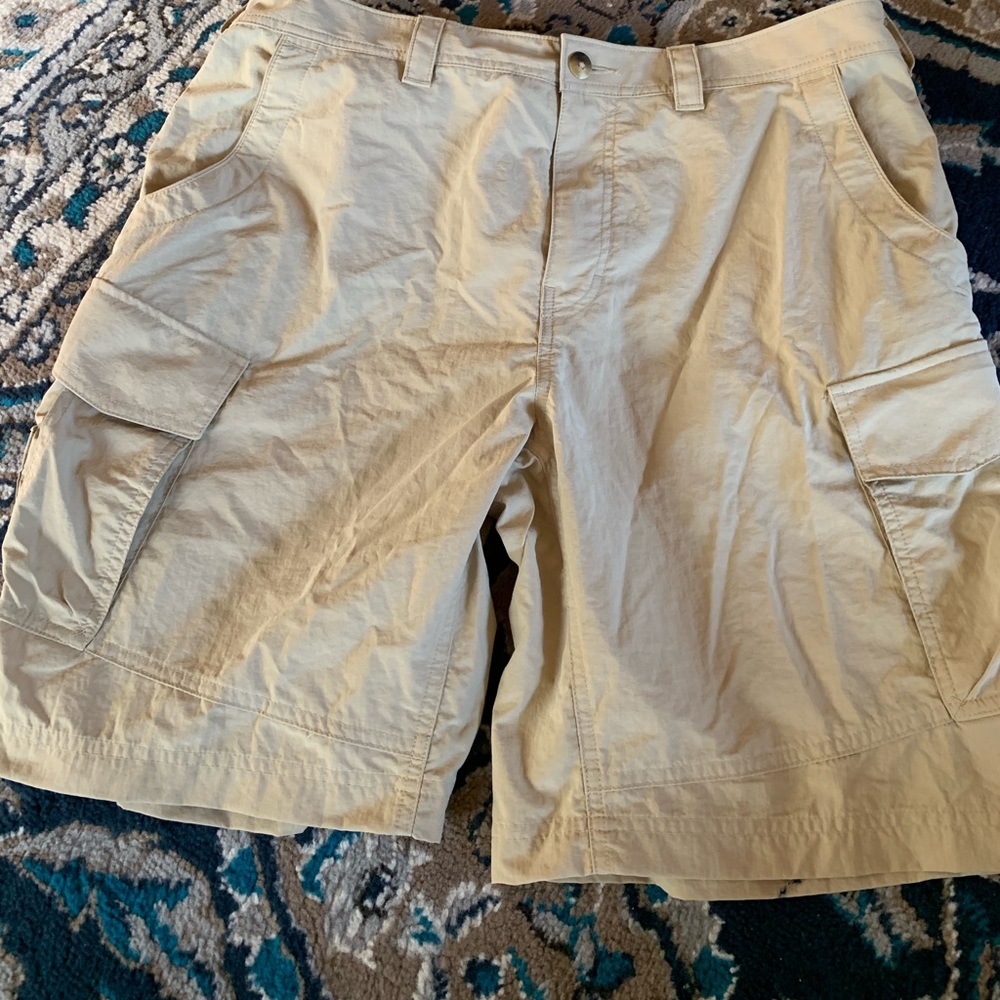 Men’s REI cargo shorts XL